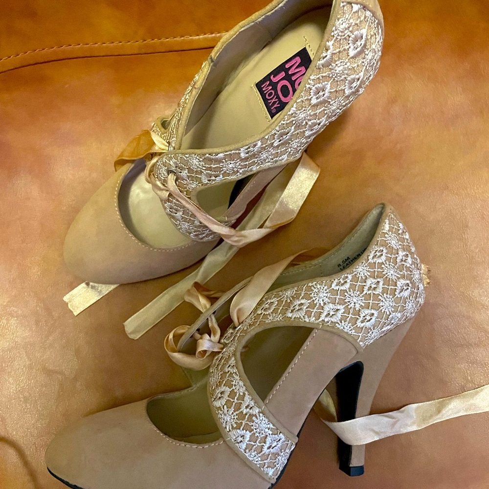 Lace Satin Pumps 8.5